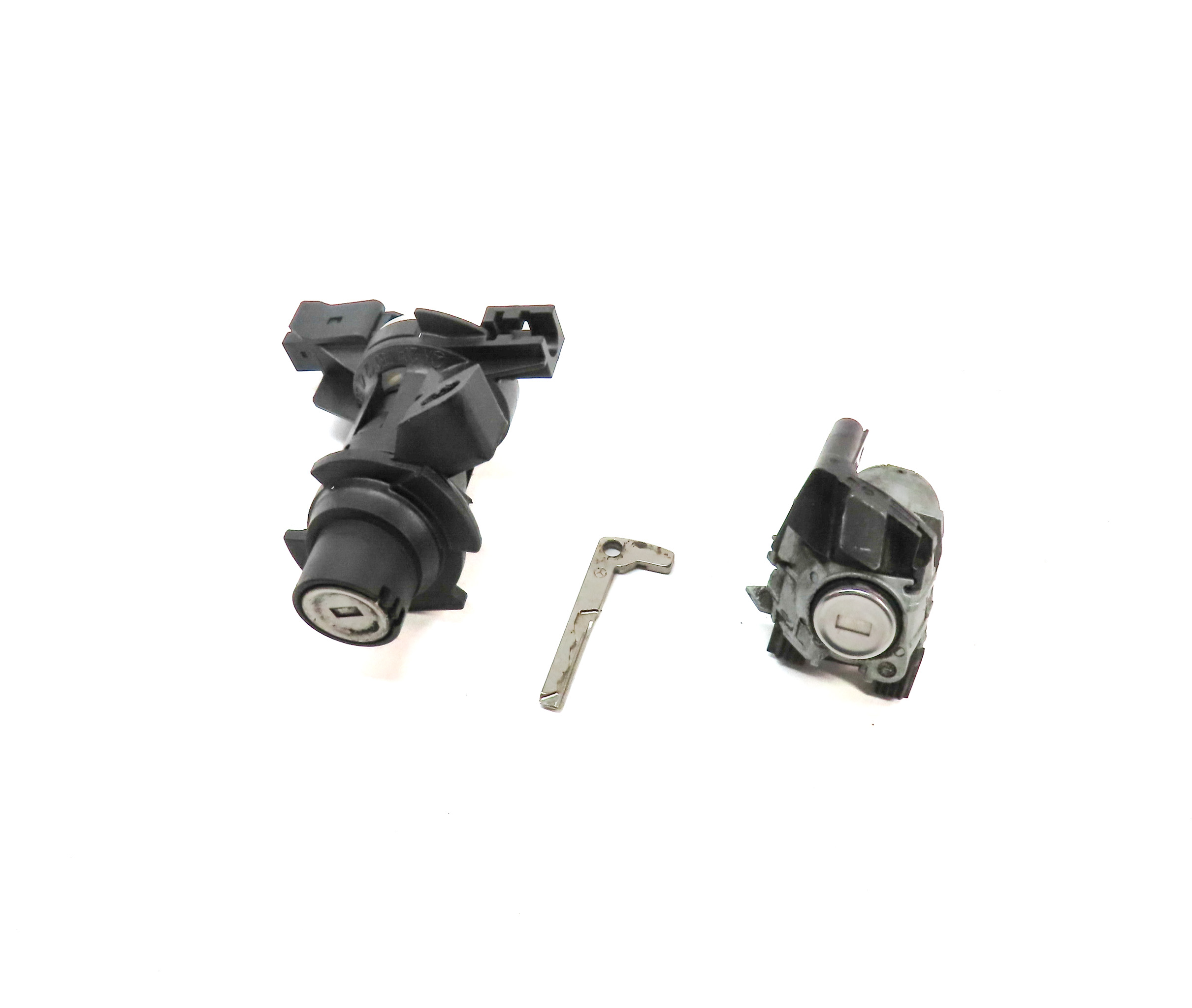 13 MERCEDES C250 W204 LEFT DRIVER DOOR HANDLE REAR TRUNK LOCK CYLINDER KEY SET/2 — exact item pictured